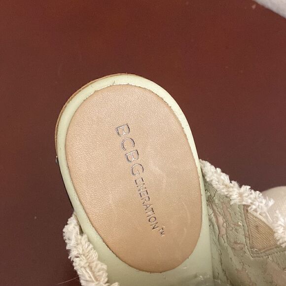 - BCBGeneration Women's Davis Clog Cream Canvas 10B - Picture 4 of 6